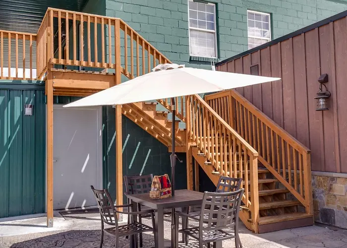 Snake River Roadhouse By Kabino Air Conditioning Wifi Bar Below Pool Table Shuffleboard Yummy Food